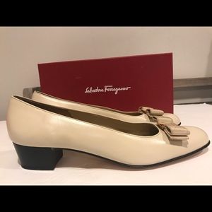 NWB Salvatore Ferragamo Vara Pumps Heels Size 8